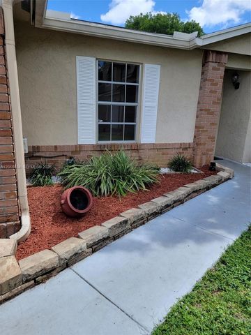 14115 Langley Pl, Davie, FL 33325