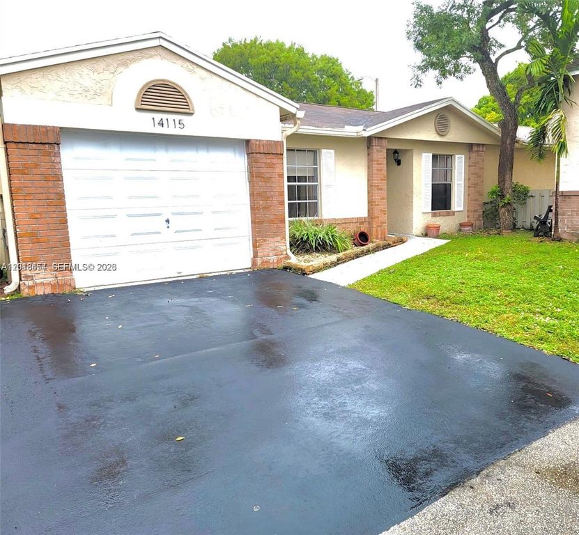 14115 Langley Pl, Davie, FL 33325