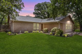 816 Lake Crest Parkway, Azle, TX 76020