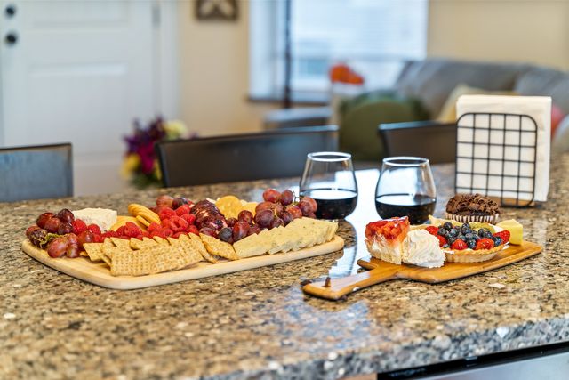 2117 W Irving Park Road 3R, Chicago, IL 60618