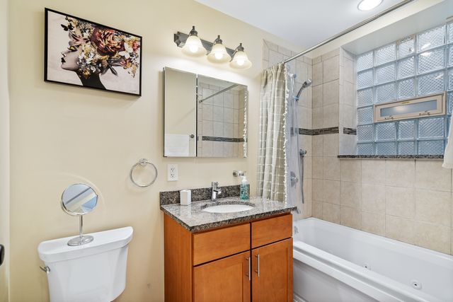 2117 W Irving Park Road 3R, Chicago, IL 60618