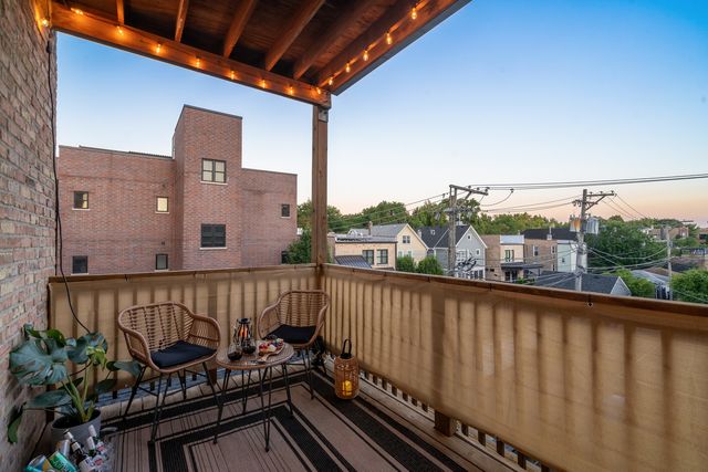 2117 W Irving Park Road 3R, Chicago, IL 60618