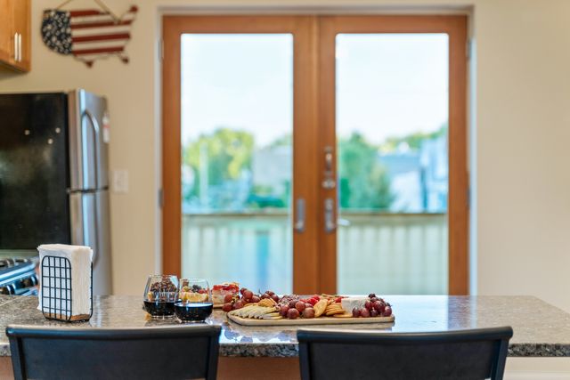 2117 W Irving Park Road 3R, Chicago, IL 60618