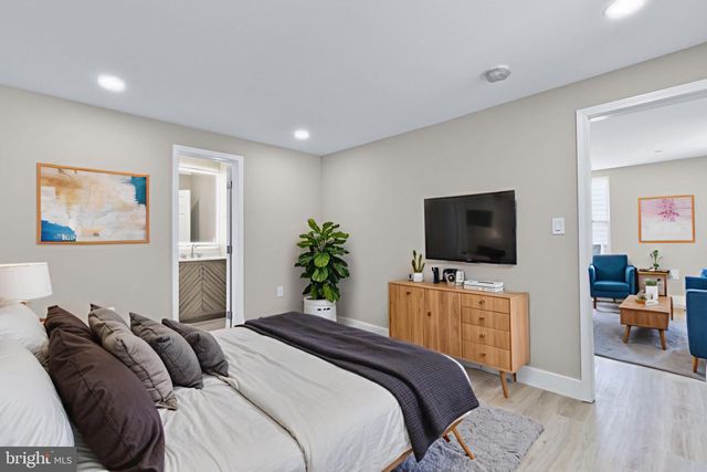 11 BAKER AVE, Mount Airy, MD 21771