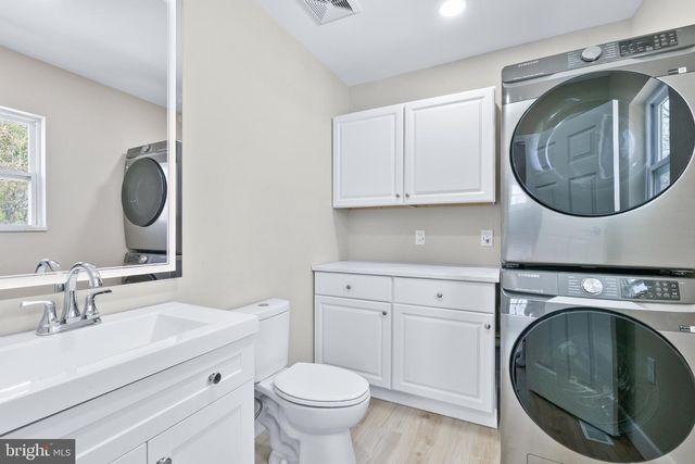 11 BAKER AVE, Mount Airy, MD 21771