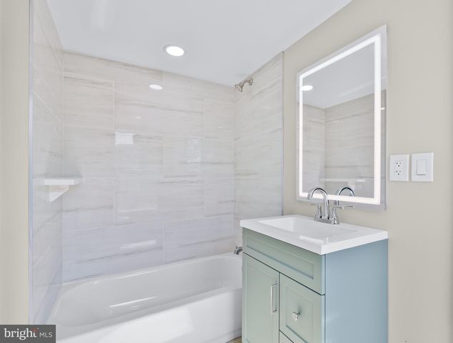 11 BAKER AVE, Mount Airy, MD 21771