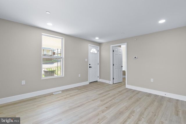 11 BAKER AVE, Mount Airy, MD 21771