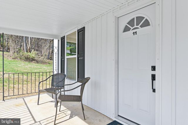 11 BAKER AVE, Mount Airy, MD 21771