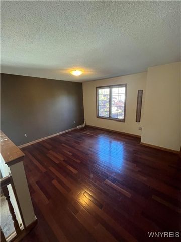 77 William Price Parkway, Buffalo, NY 14214