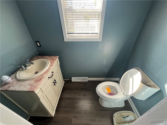 77 William Price Parkway, Buffalo, NY 14214