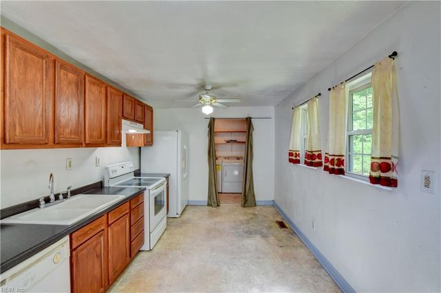 4152 Pughsville RD, Suffolk, VA 23435
