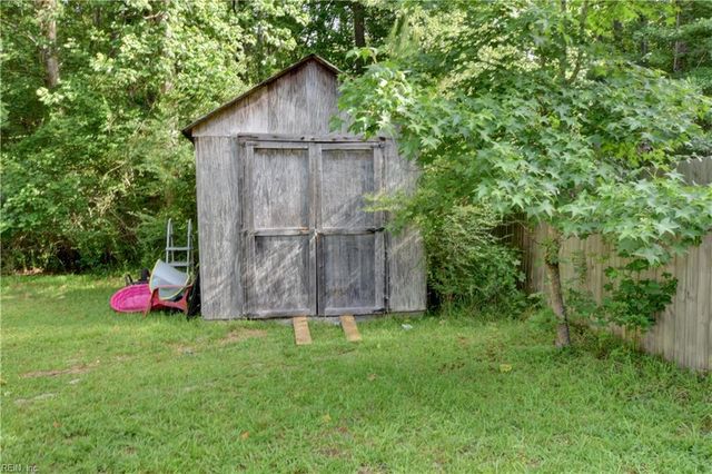 4152 Pughsville RD, Suffolk, VA 23435