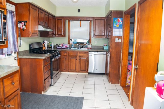 2792 S Canfield Niles Road, Austintown, OH 44515