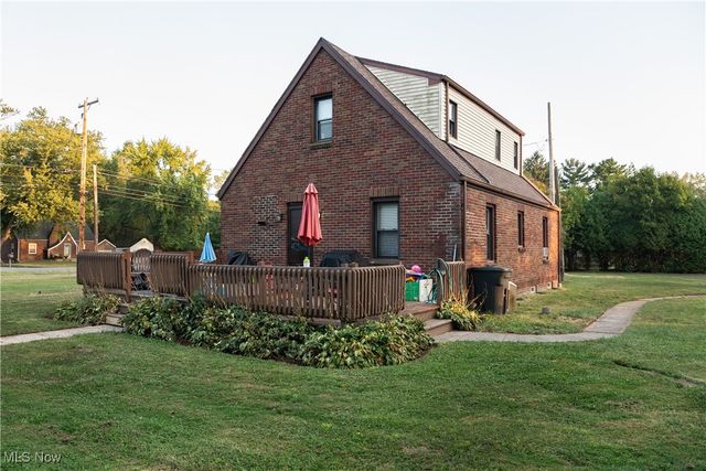 2792 S Canfield Niles Road, Austintown, OH 44515