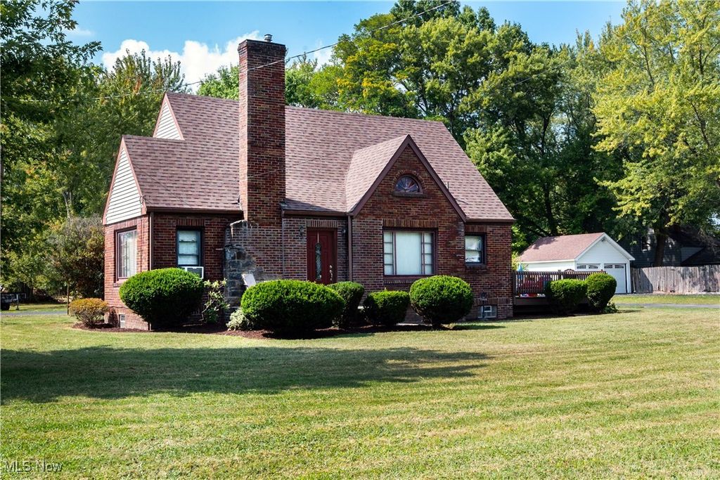 2792 S Canfield Niles Road, Austintown, OH 44515