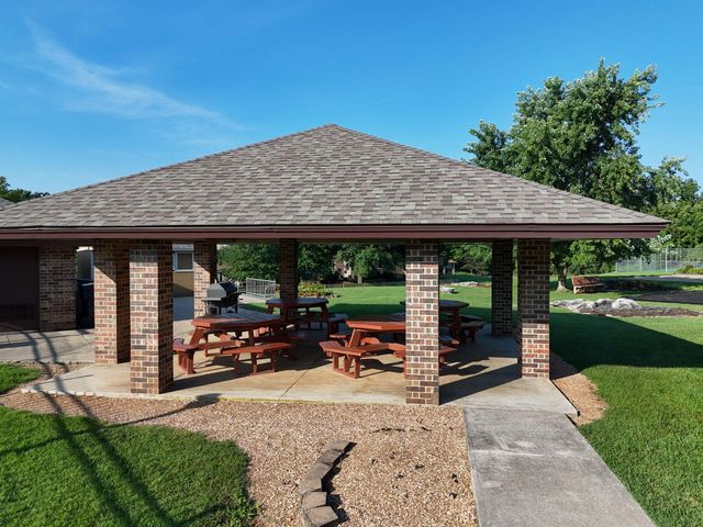 5155 S Hampton Avenue, Springfield, MO 65810