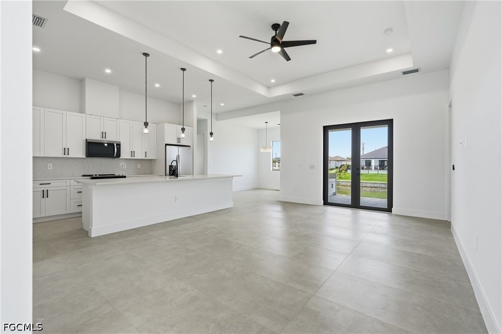 Image 9 of property listing at 343 NE 15th ST, Cape Coral, FL 33909