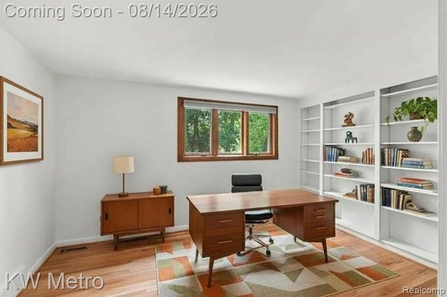 4966 Whispering Pine Lane, Bloomfield Hills, MI 48302