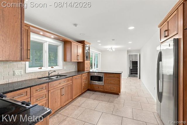 4966 Whispering Pine Lane, Bloomfield Hills, MI 48302
