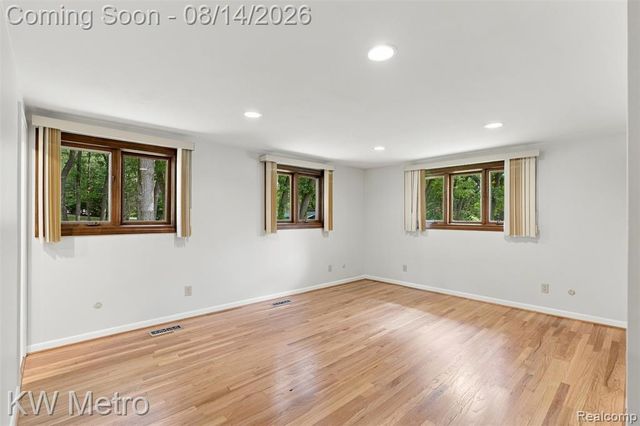 4966 Whispering Pine Lane, Bloomfield Hills, MI 48302
