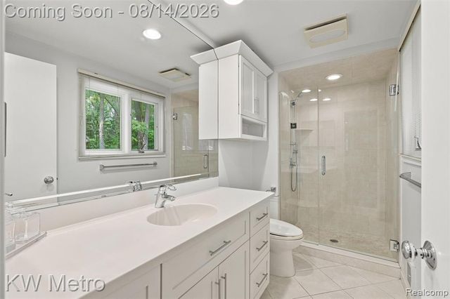 4966 Whispering Pine Lane, Bloomfield Hills, MI 48302