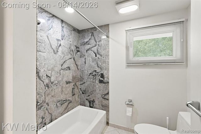 4966 Whispering Pine Lane, Bloomfield Hills, MI 48302