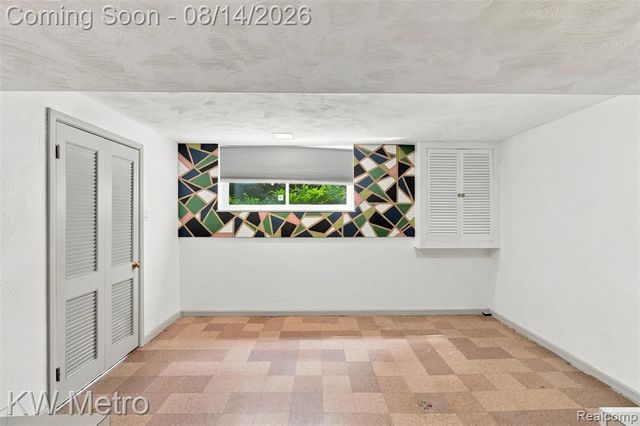 4966 Whispering Pine Lane, Bloomfield Hills, MI 48302
