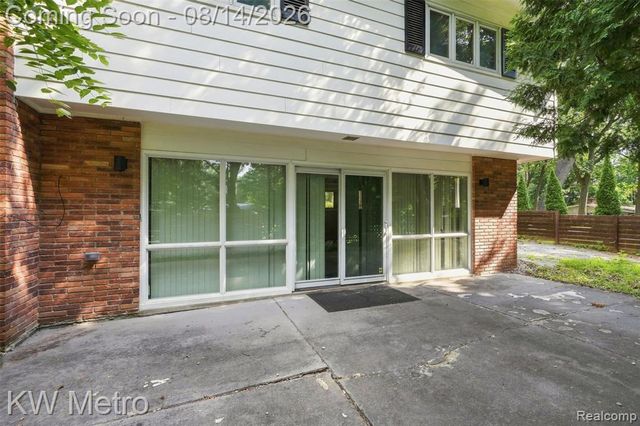 4966 Whispering Pine Lane, Bloomfield Hills, MI 48302