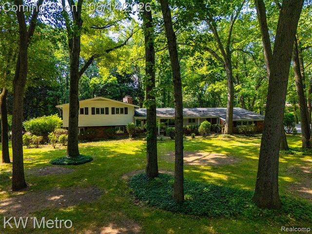 4966 Whispering Pine Lane, Bloomfield Hills, MI 48302