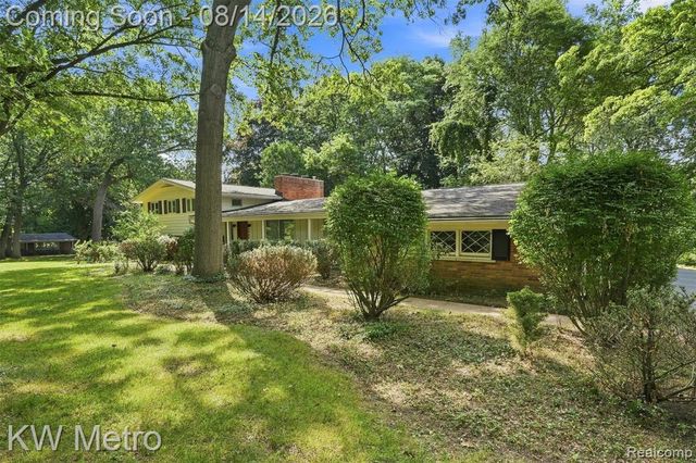 4966 Whispering Pine Lane, Bloomfield Hills, MI 48302