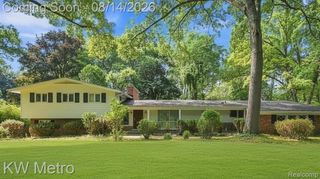 4966 Whispering Pine Lane, Bloomfield Hills, MI 48302