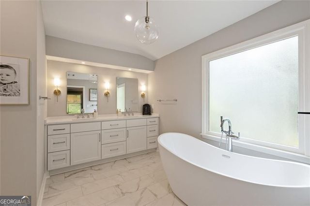 5346 Oxford Chase Way, Atlanta, GA 30338