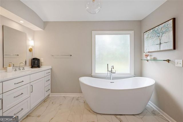 5346 Oxford Chase Way, Atlanta, GA 30338