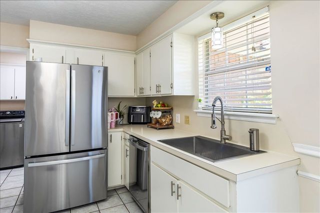 1423 SE Hillcrest Ave., Lawton, OK 73501