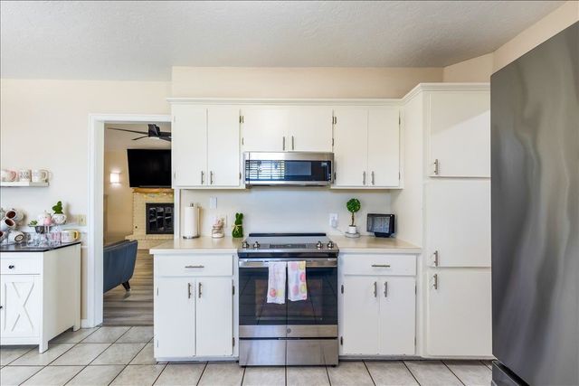 1423 SE Hillcrest Ave., Lawton, OK 73501