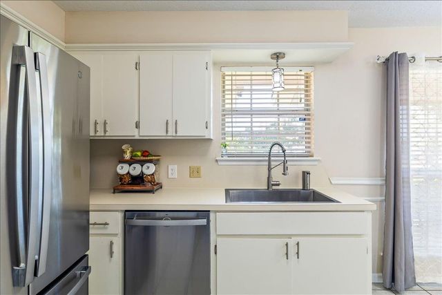 1423 SE Hillcrest Ave., Lawton, OK 73501