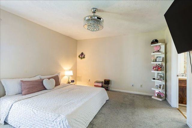 1423 SE Hillcrest Ave., Lawton, OK 73501