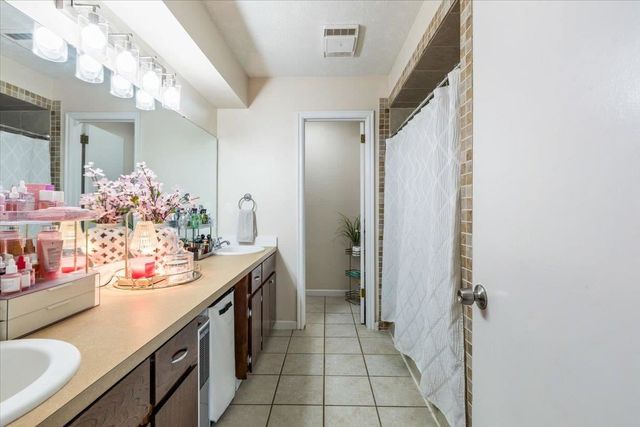 1423 SE Hillcrest Ave., Lawton, OK 73501