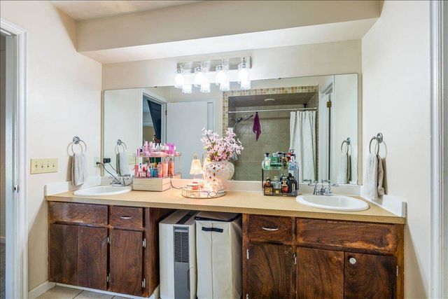 1423 SE Hillcrest Ave., Lawton, OK 73501