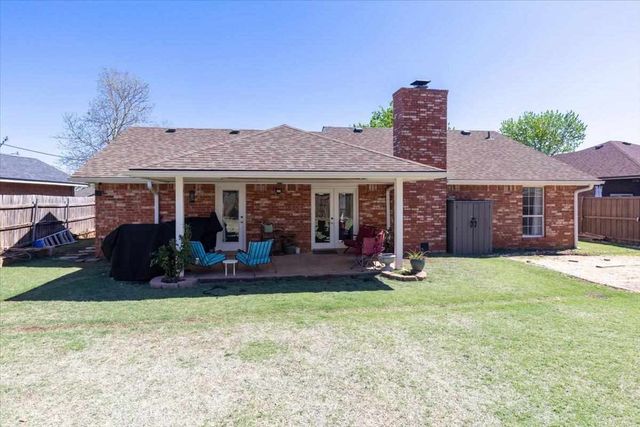 1423 SE Hillcrest Ave., Lawton, OK 73501
