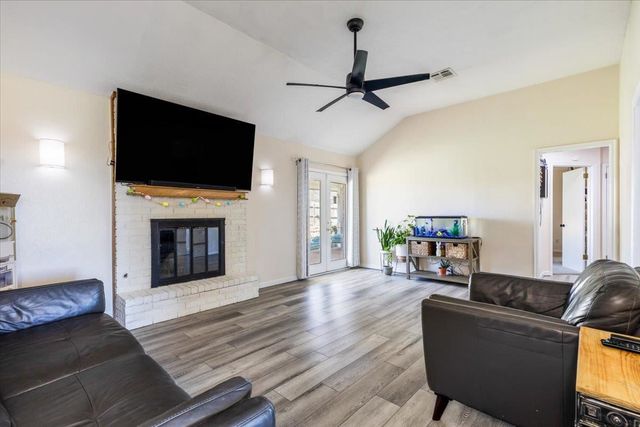 1423 SE Hillcrest Ave., Lawton, OK 73501