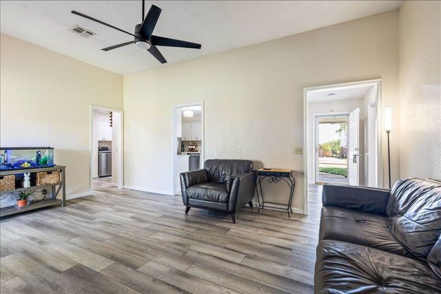 1423 SE Hillcrest Ave., Lawton, OK 73501