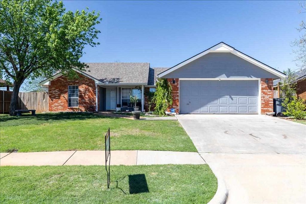 1423 SE Hillcrest Ave., Lawton, OK 73501