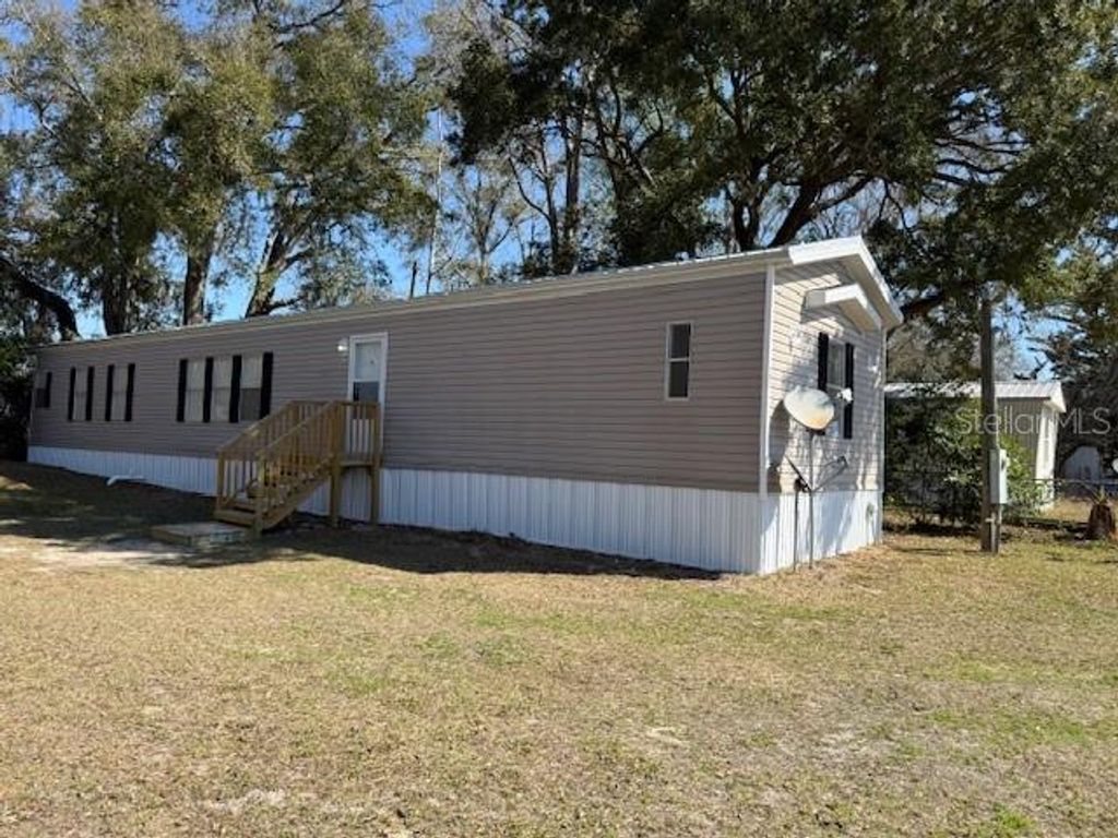 102 NE 13TH AVENUE, Chiefland, FL 32626
