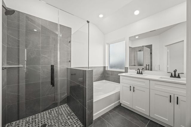 6219 Royal Palm Drive, Manvel, TX 77578