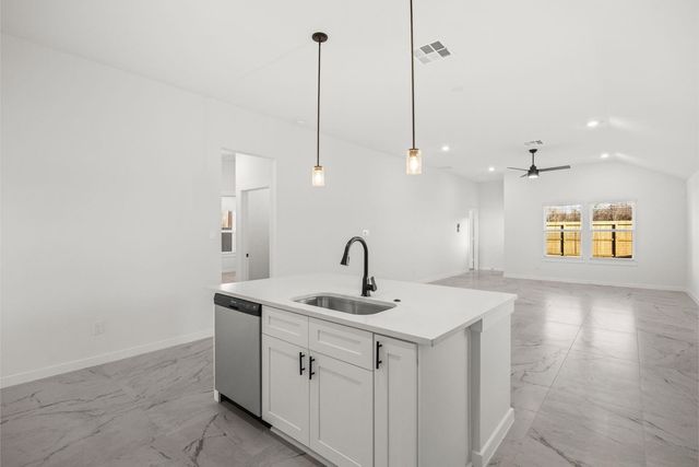 6219 Royal Palm Drive, Manvel, TX 77578