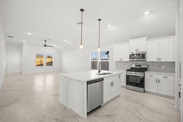 6219 Royal Palm Drive, Manvel, TX 77578