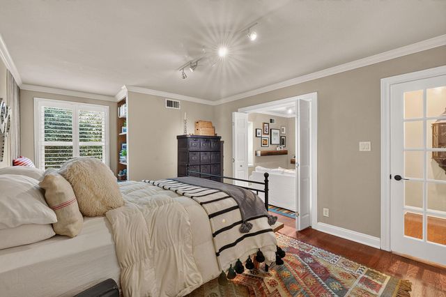 2500 Steck Ave 4, Austin, TX 78757