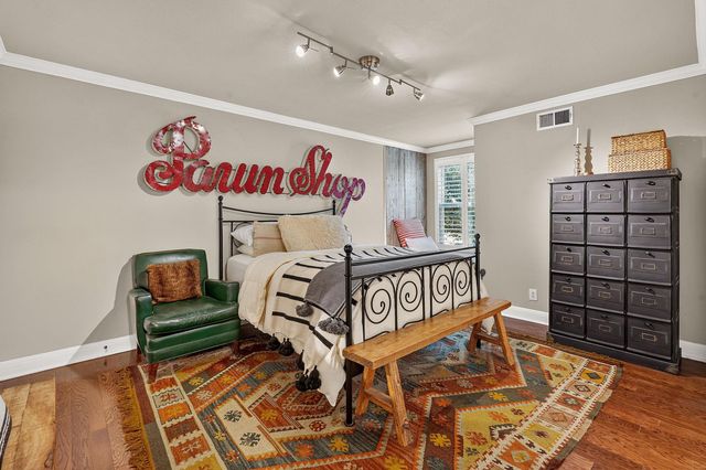 2500 Steck Ave 4, Austin, TX 78757