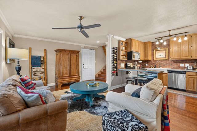 2500 Steck Ave 4, Austin, TX 78757